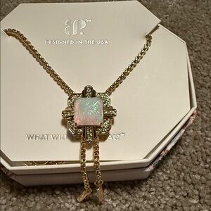 Elegant Gold Necklace with Opal Pendant